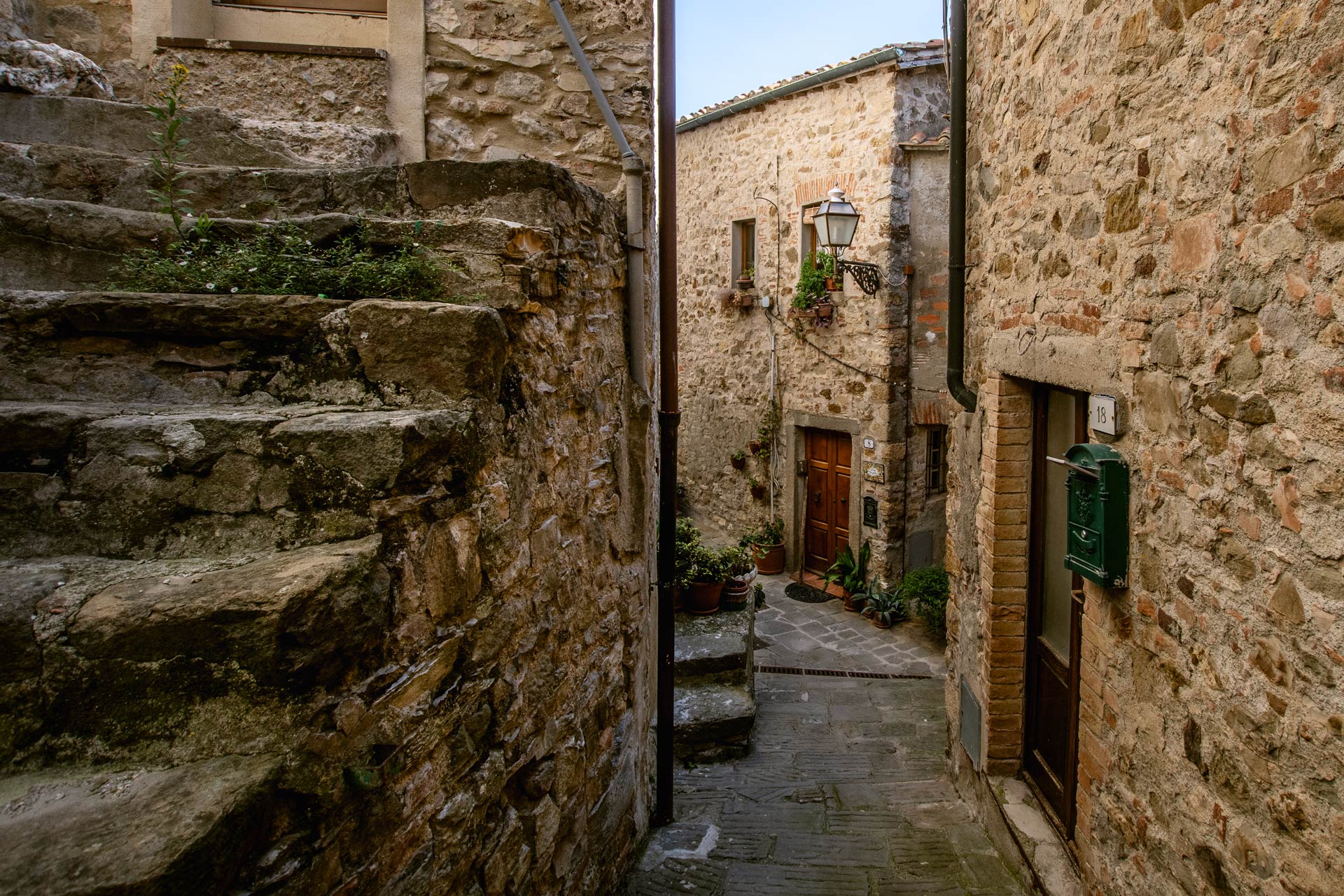 imago in villa: foto del borgo di castelnuovo val di cecina