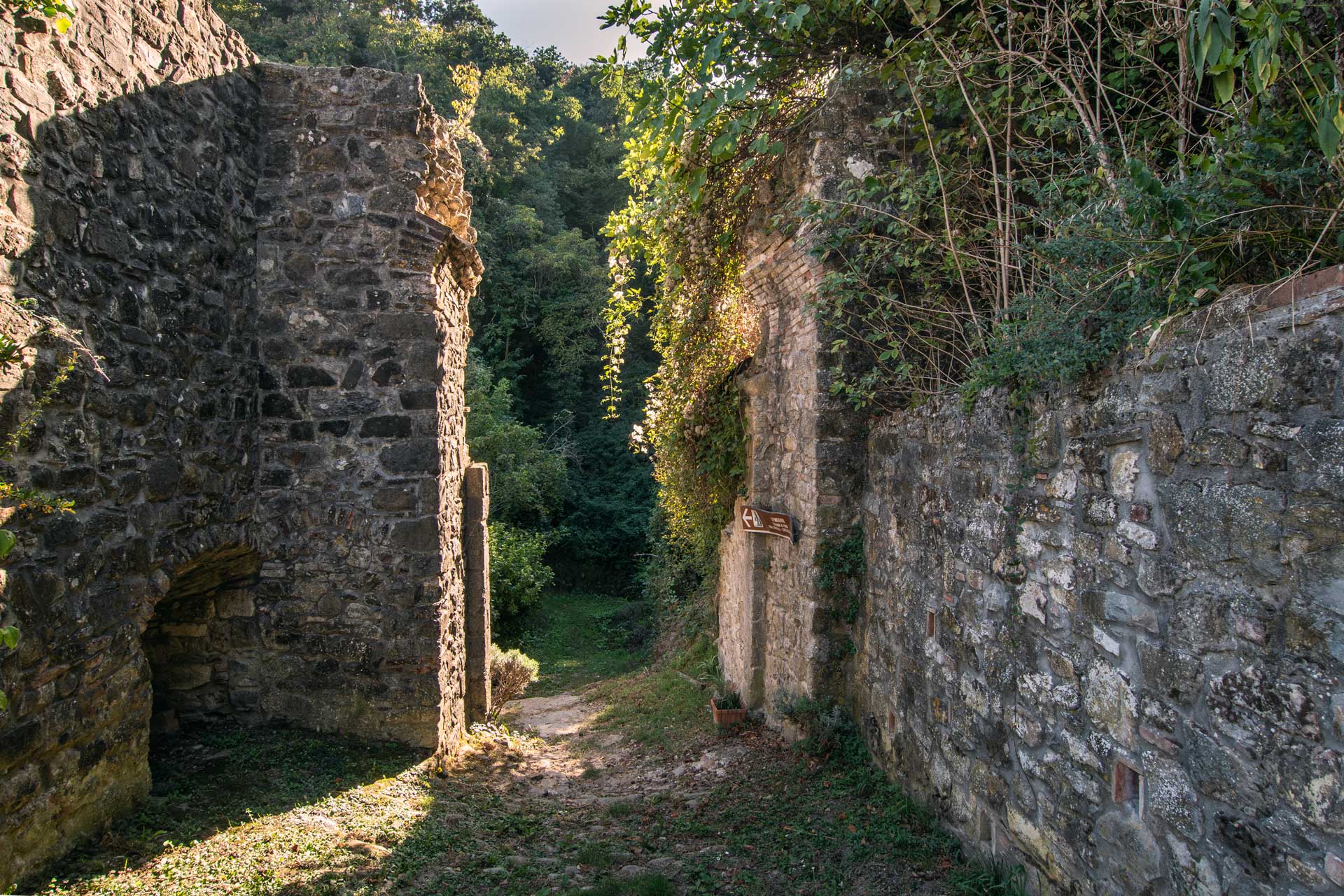 imago in villa: foto del borgo di castelnuovo val di cecina