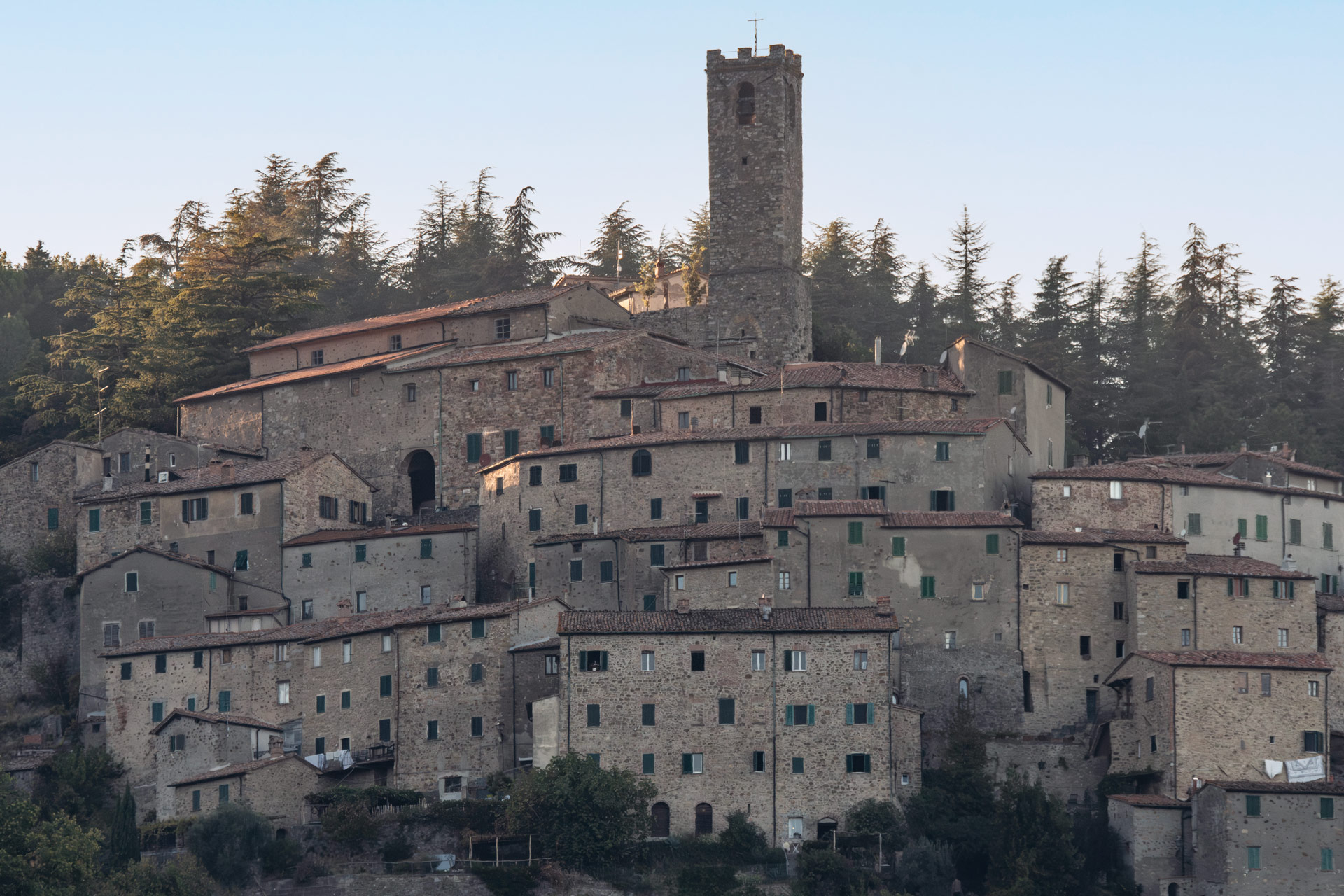 imago in villa: foto del borgo di castelnuovo val di cecina