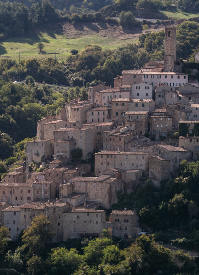 imago in villa - concorso internazionale di pittura trompe l'oeil - foto del borgo medievale di castelnuovo val di cecina